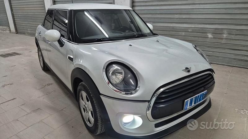 Usata Mini Cooper D 116 CV (85 kW) 2019 Grigio Utilitaria