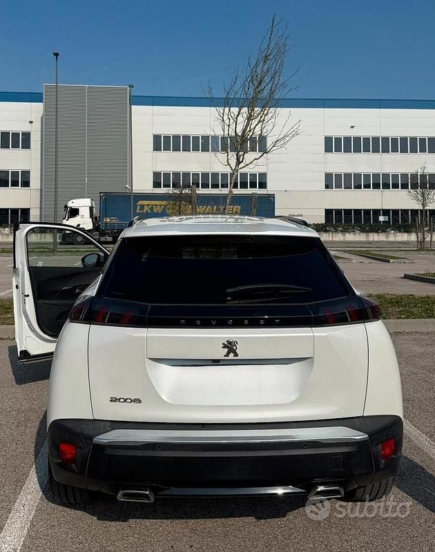 Usata Peugeot 2008 Allure 101 CV (74 kW) 2021 Bianco SUV