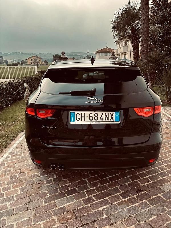 Usata Jaguar F-Pace Prestige 180 CV (132 kW) 2018 Nero SUV