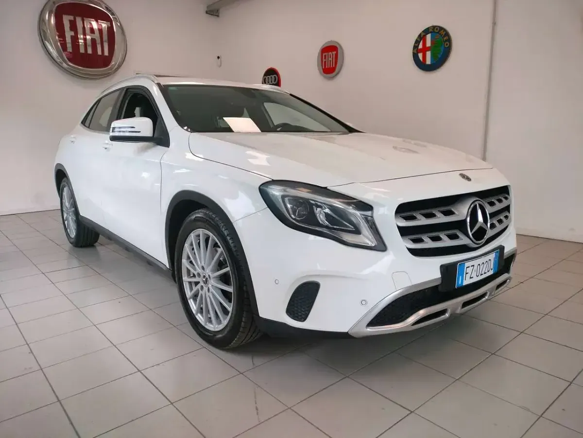 Usata Mercedes GLA180 122 CV (89 kW) 2018 Other SUV