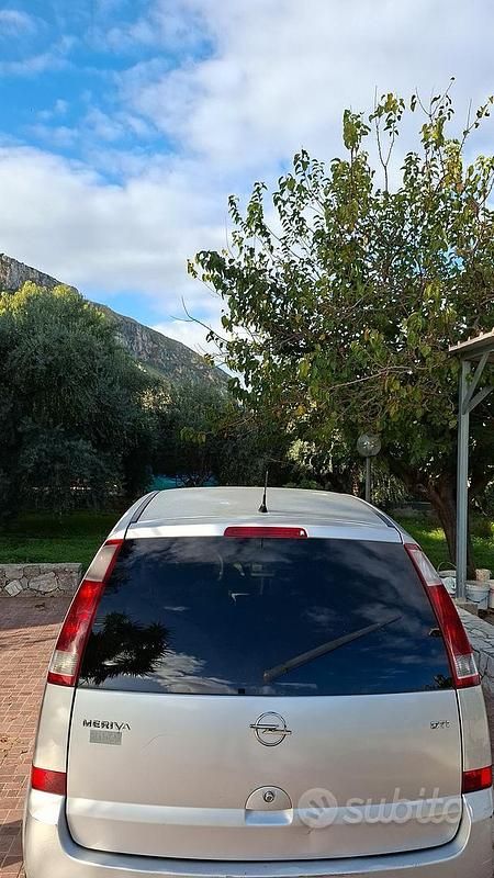 Usata Opel Meriva 76 CV (55 kW) 2004 Grigio Monovolume