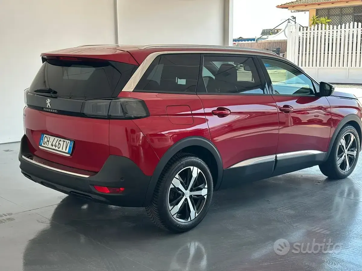 Usata Peugeot 5008 Allure 131 CV (96 kW) 2022 Rosso SUV