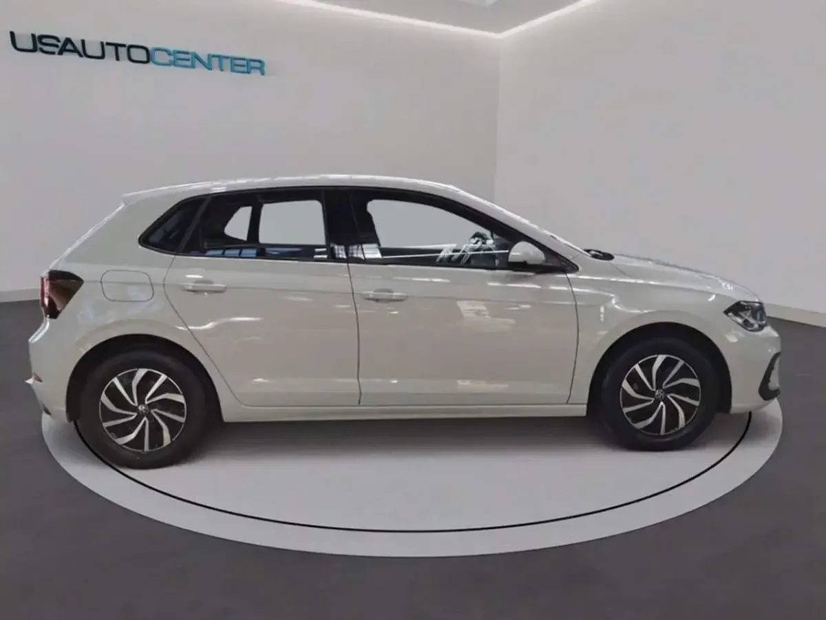 Usata VW Polo Life 95 CV (69 kW) 2023 Ascot grey Utilitaria