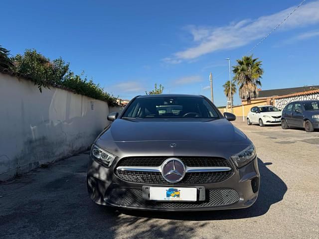 Usata Mercedes A180 116 CV (85 kW) 2019 Grigio scuro