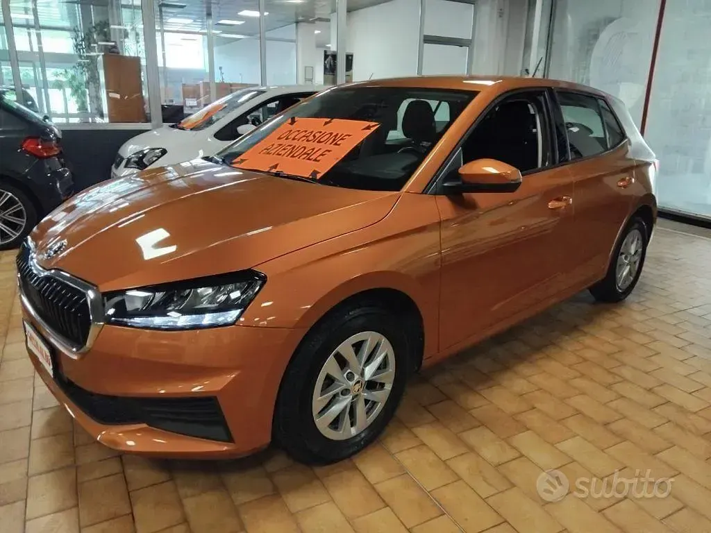 Usata Skoda Fabia Ambition 80 CV (58 kW) 2023 Arancione sunset / metallizzato Utilitaria