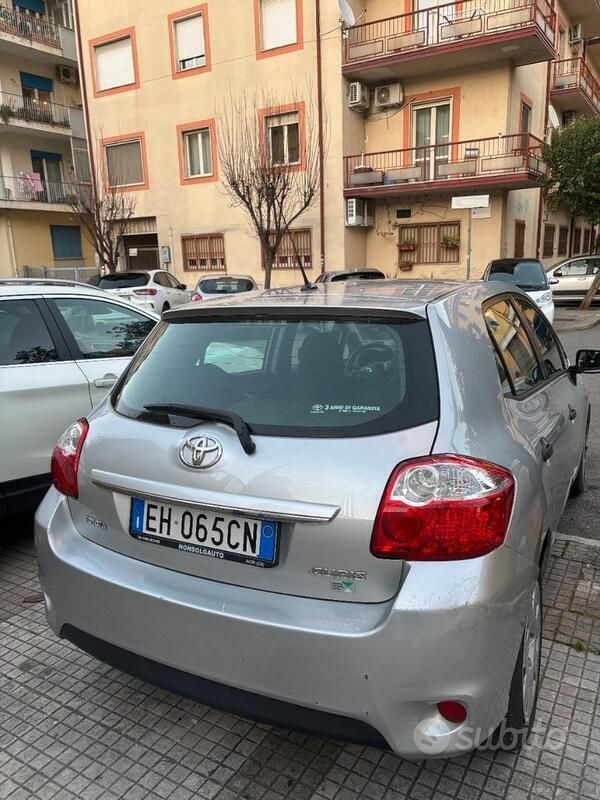 Usata Toyota Auris 2011 Grigio Berlina