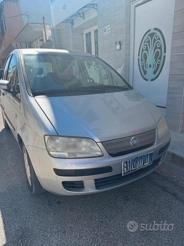 Usata Fiat Idea 90 CV (66 kW) 2008 Grigio Monovolume