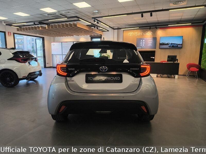 Usata Toyota Yaris Hybrid Trend 115 CV (84 kW) 2022 Grigio Berlina