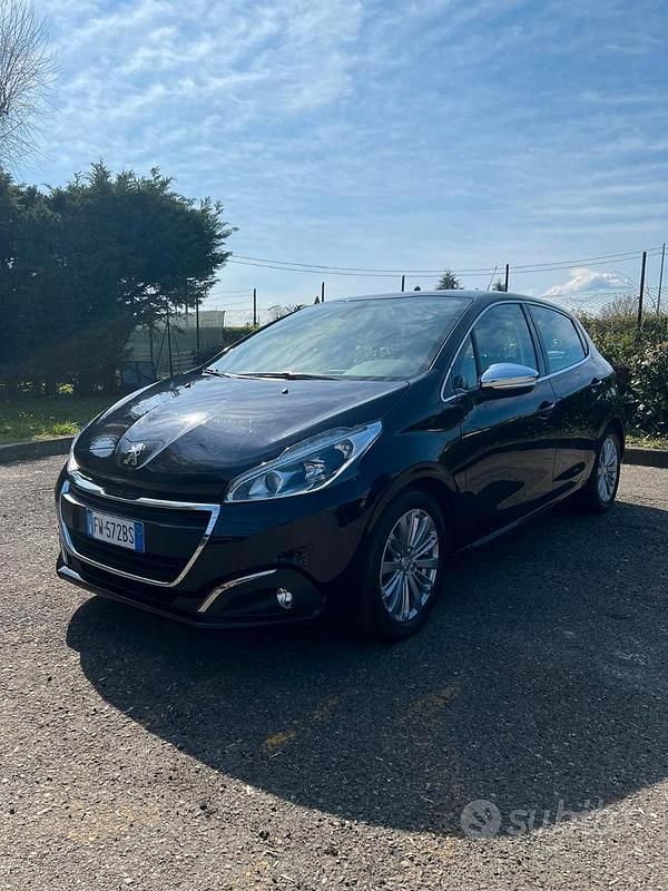 Usata Peugeot 208 Active 83 CV (61 kW) 2019 Blu Utilitaria