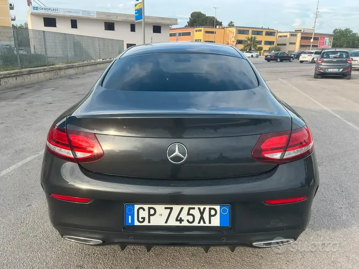 Usata Mercedes C300 245 CV (180 kW) 2019 Grigio Coupé