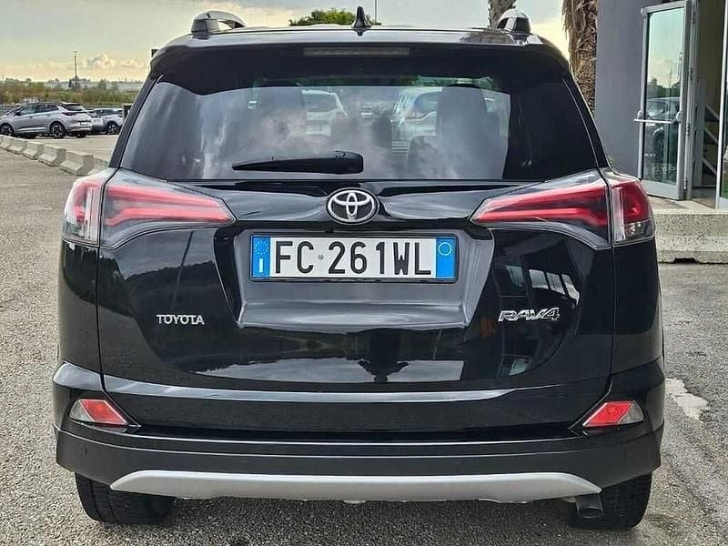 Usata Toyota RAV4 Lounge 143 CV (105 kW) 2016 Nero SUV