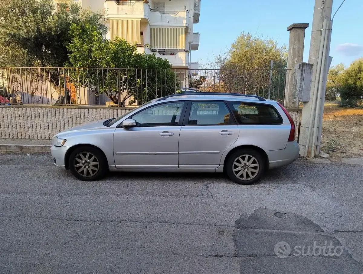 Usata Volvo V50 109 CV (80 kW) 2008 Bluazzurro Station wagon