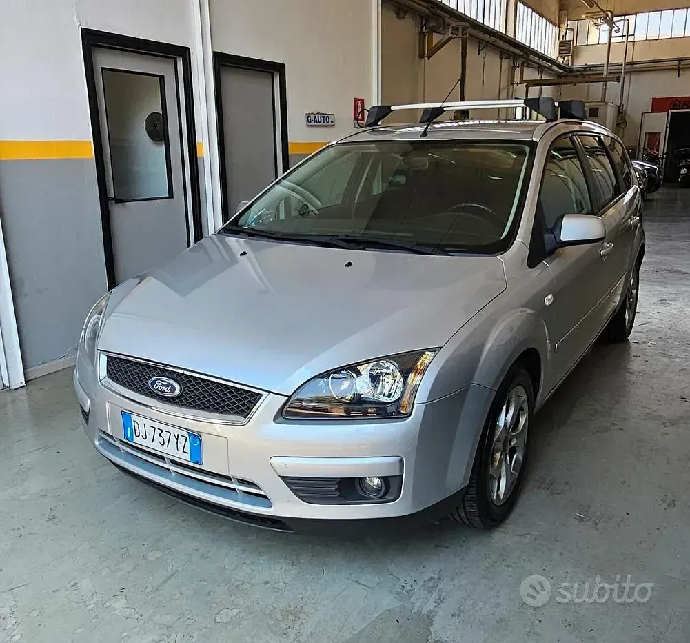 Usata Ford Focus 90 CV (66 kW) 2007 Grigio Station wagon