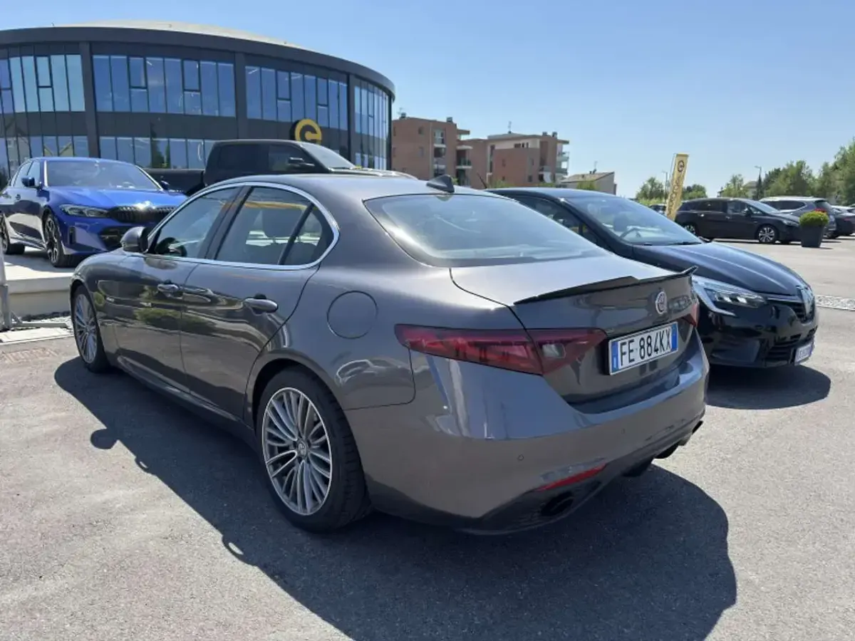 Usata Alfa Romeo Giulia Business Launch Edition 150 CV (110 kW) 2016 Grigio Berlina