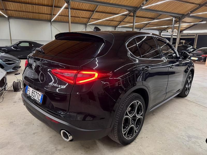 Usata Alfa Romeo Stelvio Super 210 CV (154 kW) 2017 Nero SUV
