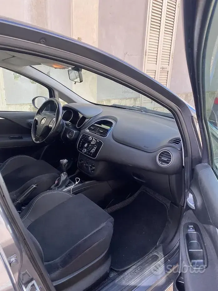 Usata Fiat Punto 95 CV (69 kW) 2016 Grigio Utilitaria