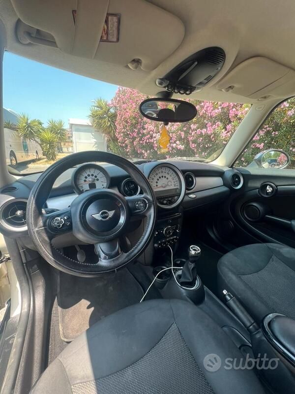 Begagnad Mini ONE 75 HK (55 kW) 2011 Vit Halvkombi