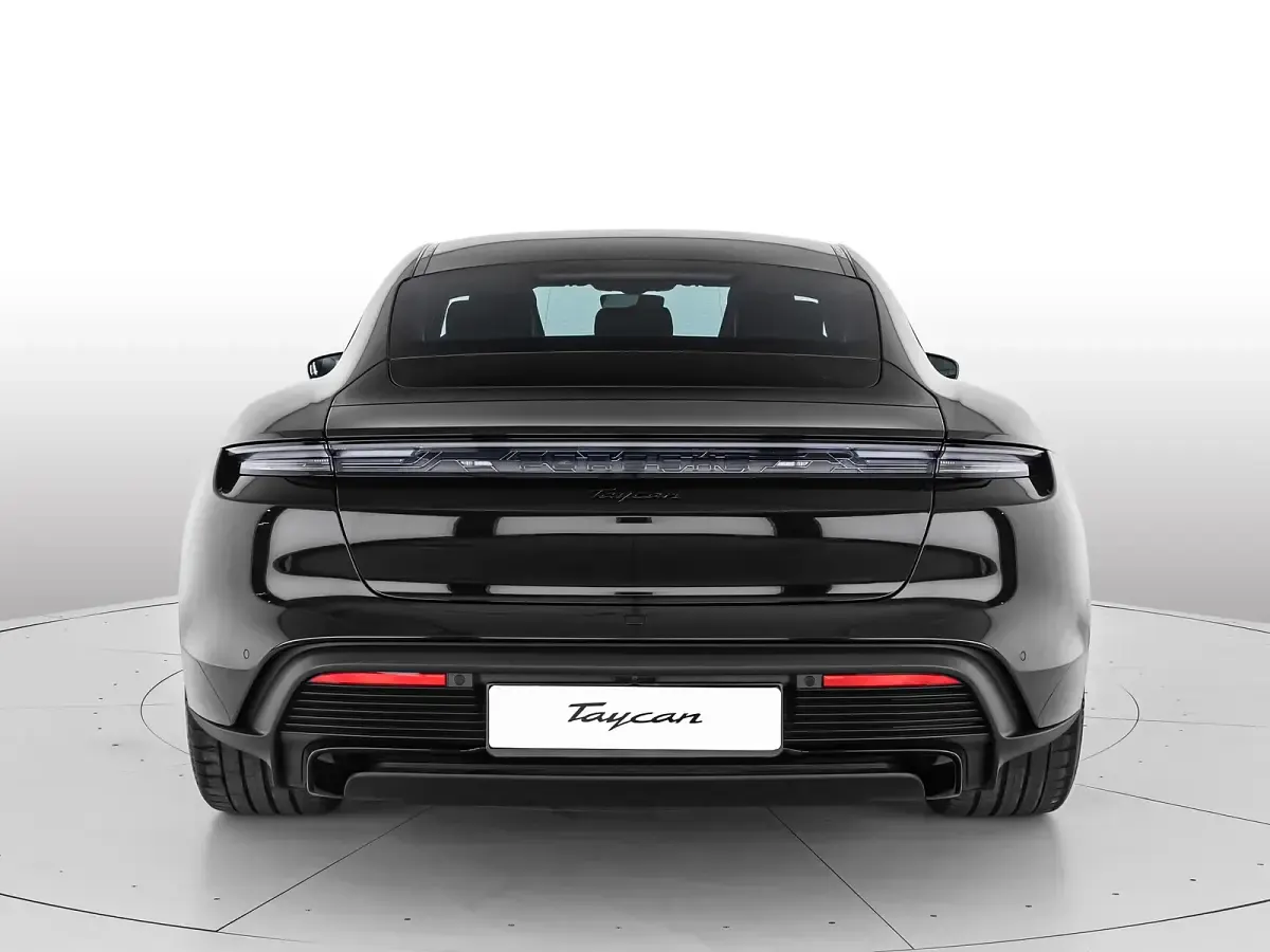 Nuova Porsche Taycan Black Edition 2026 Nero jet metallizzato Berlina