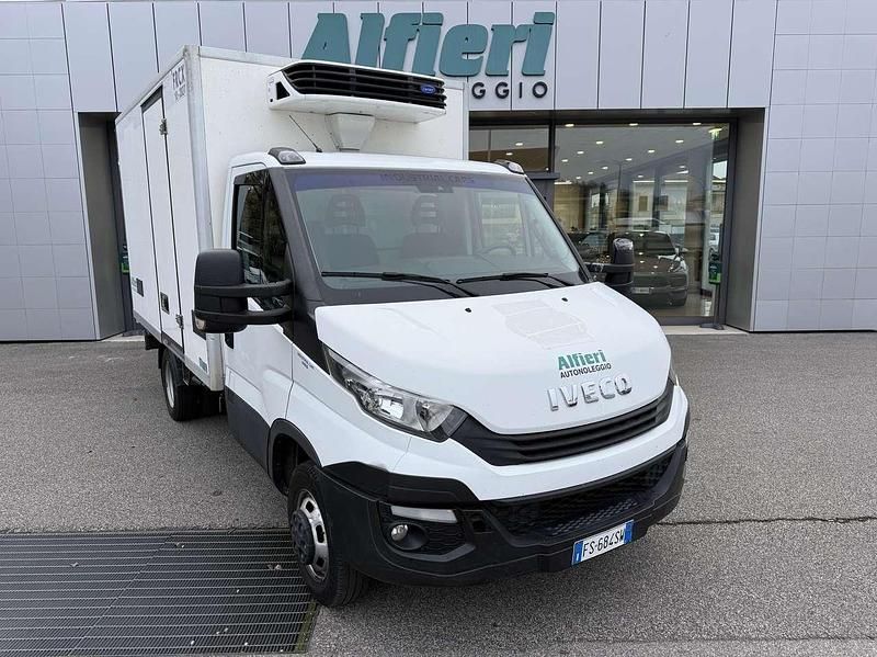 Bianco Usata 2018 Iveco Daily Furgone | 20.250 € (Buon prezzo) - Immagine 1/4