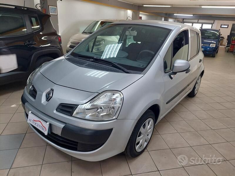 Argento Usata 2009 Renault Modus Dynamique Monovolume | 3300 € (Buon prezzo) - Immagine 1/4
