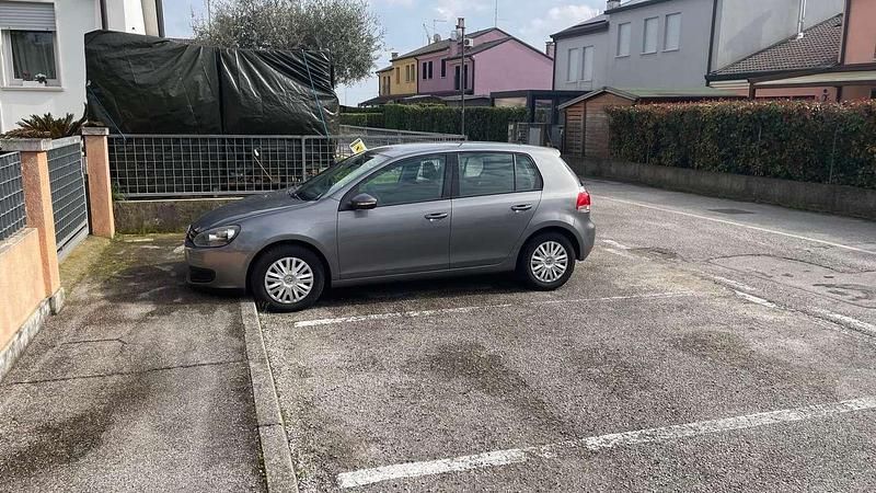 Usata VW Golf VI Trendline 110 CV (80 kW) 2010 Grigio Utilitaria