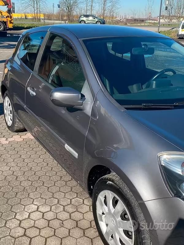 Usata Renault Clio II 2010 Grigio Utilitaria