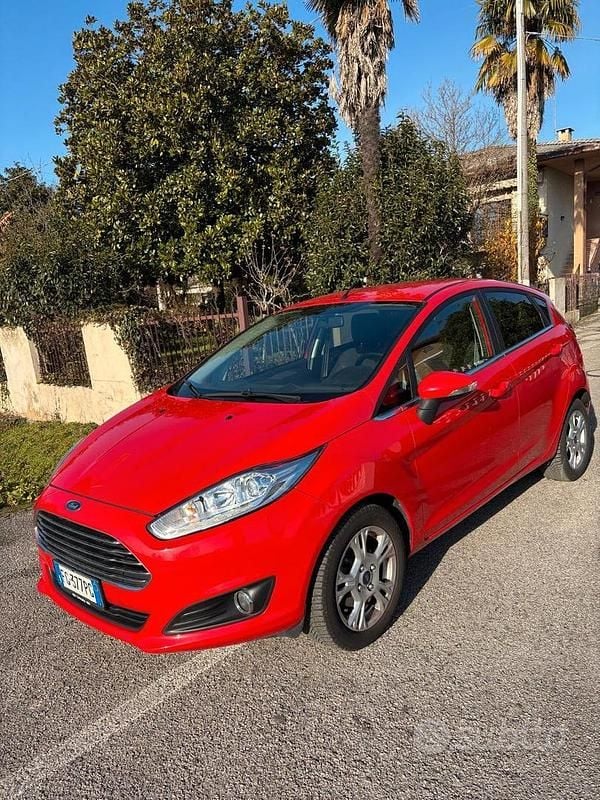 Usata Ford Fiesta Titanium 95 CV (69 kW) 2017 Rosso Berlina