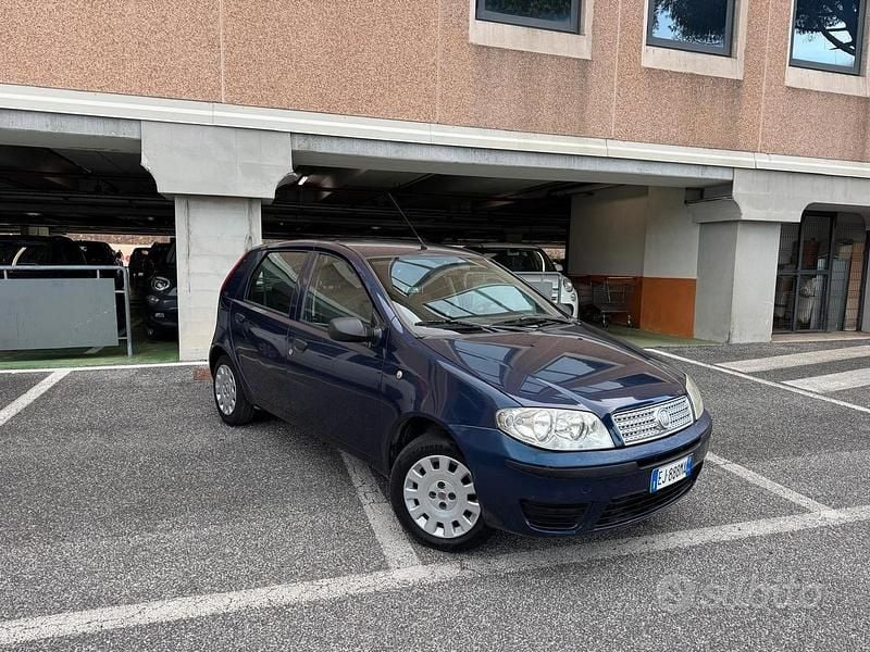 Usata Fiat Punto Classica 70 CV (51 kW) 2011 Blu Utilitaria