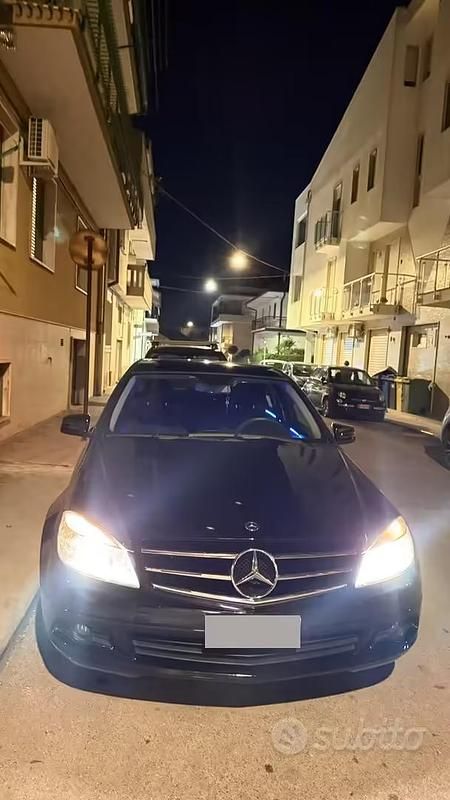 Usata Mercedes C220 Elegance 170 CV (125 kW) 2009 Nero Berlina