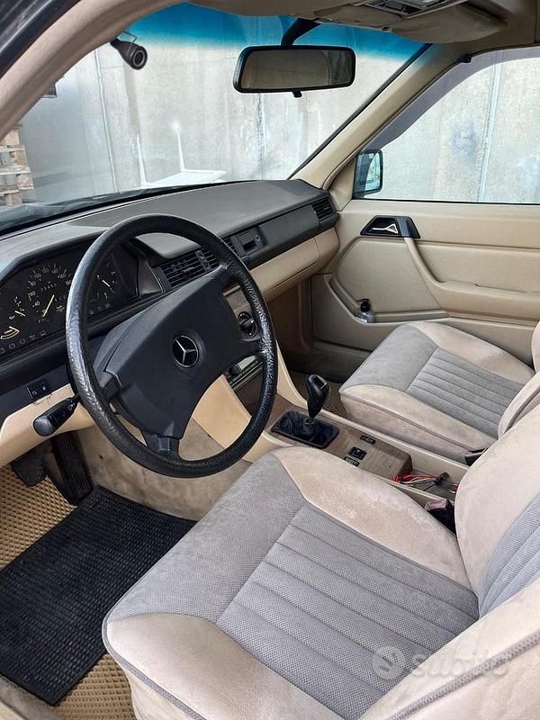 Usata Mercedes 200 1989 Grigio Berlina