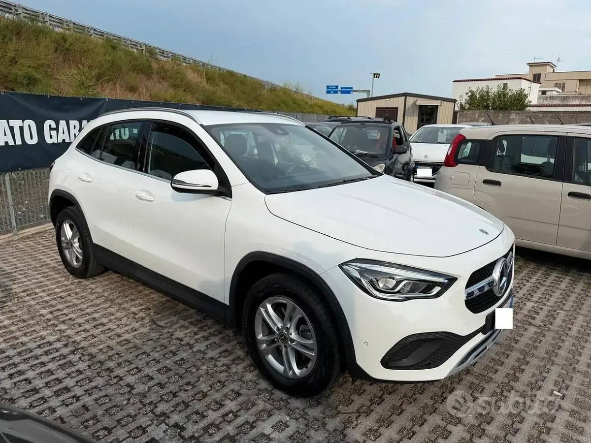Usata Mercedes GLA200 150 CV (110 kW) 2023 Bianco SUV