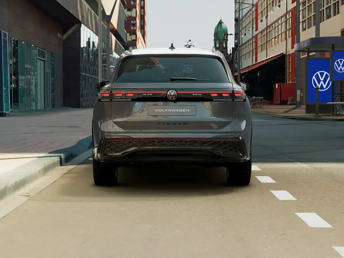 Nuova VW Tiguan R-line Plus 204 CV (150 kW) 2026 Dolphin grey metallizzato SUV