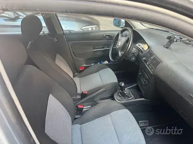 Usata VW Golf IV 105 CV (77 kW) 2004 Grigio Berlina