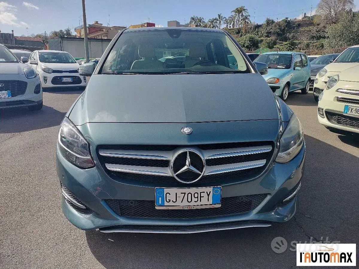 Usata Mercedes 180 Business 109 CV (80 kW) 2015 Blu Berlina