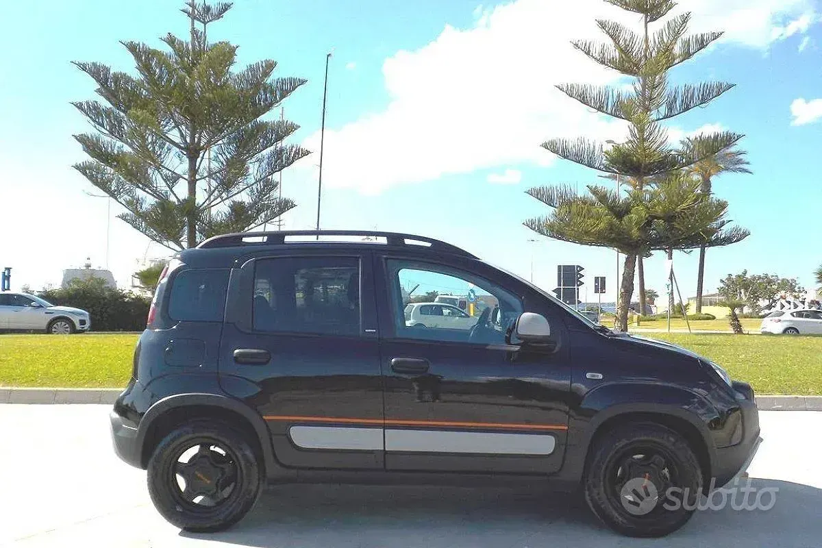 Usata Fiat Panda Cross Cross 70 CV (51 kW) 2024 Nero Utilitaria