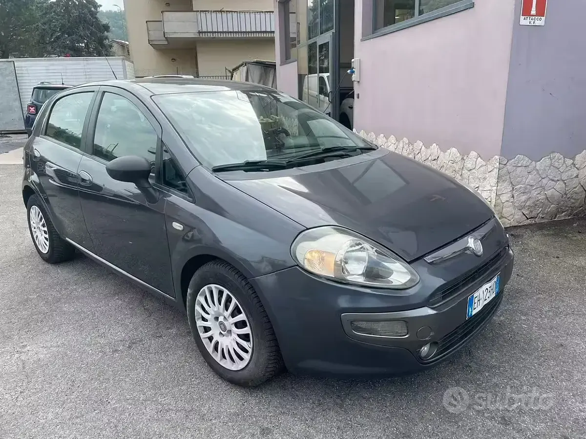 Usata Fiat Punto Lounge 69 CV (50 kW) 2012 Utilitaria