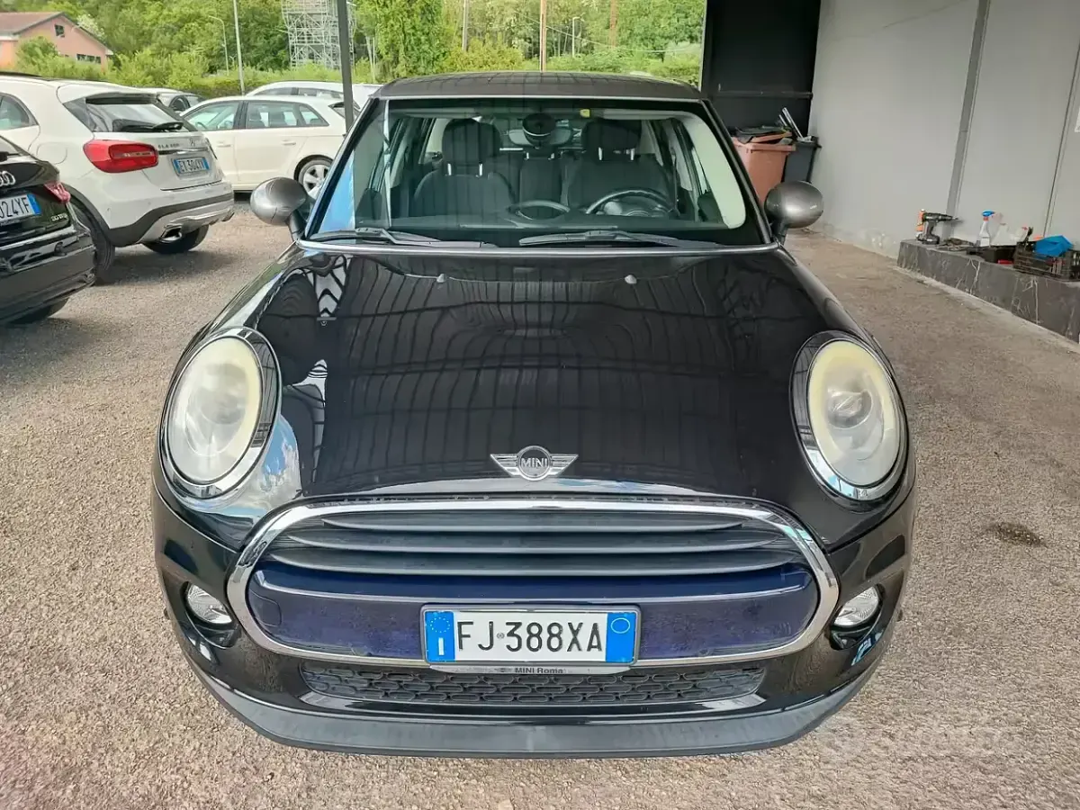Käytetty Mini Cooper D 116 HP (85 kW) 2017 Musta Viistoperä
