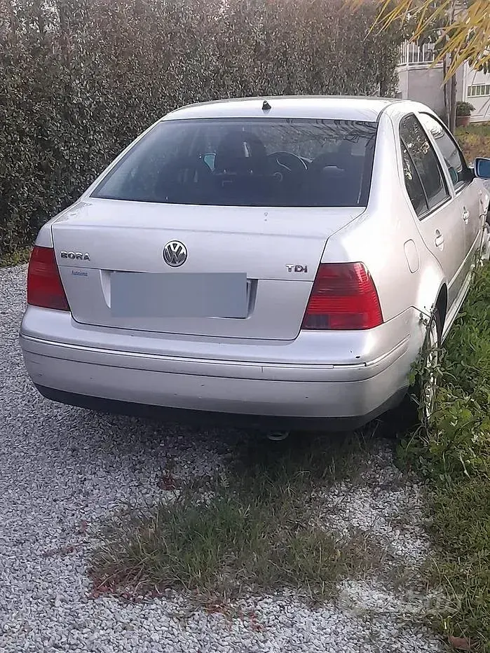 Usata VW Bora 116 CV (85 kW) 2001 Grigio Berlina