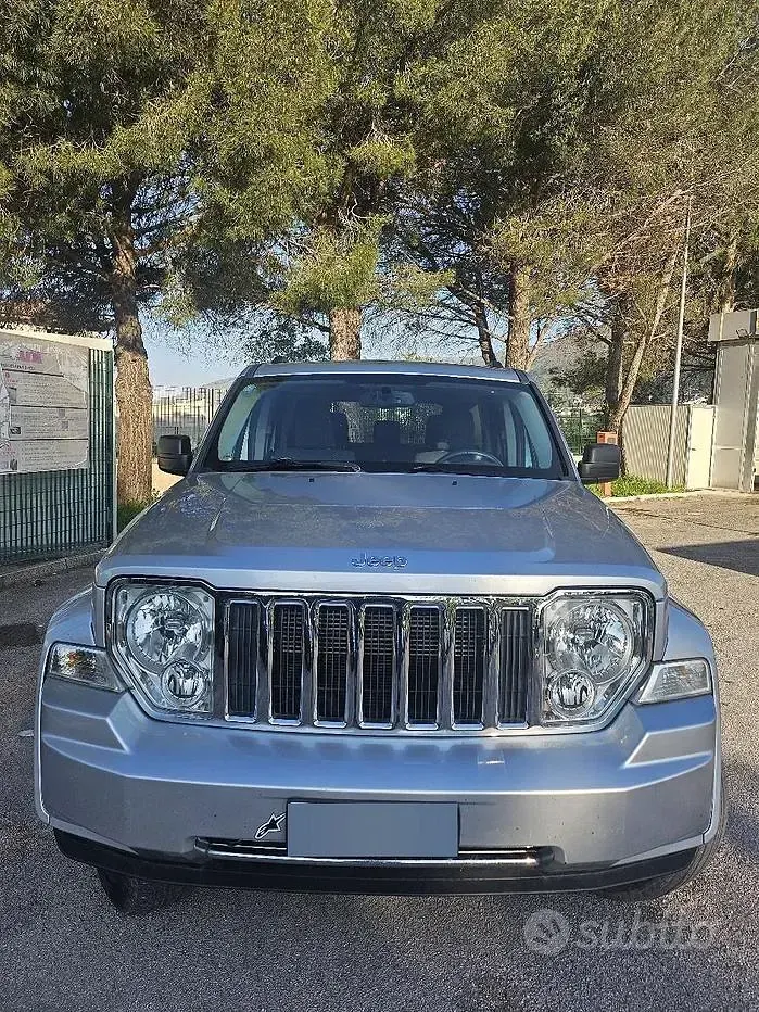 Usata Jeep Cherokee 177 CV (130 kW) 2008 SUV