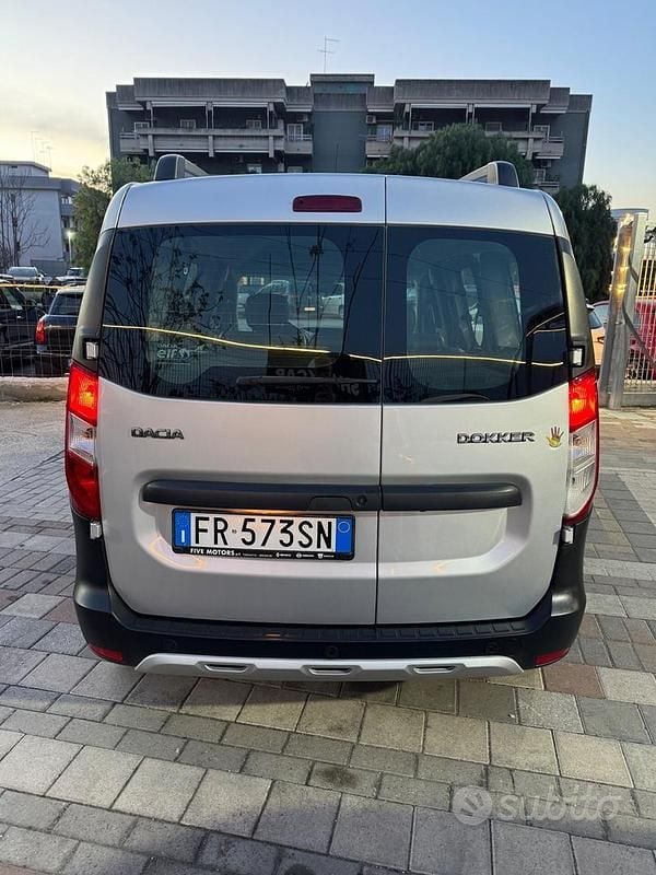 Gebraucht Dacia Dokker Stepway 90 PS (66 kW) 2018 Grau Van / Kleinbus
