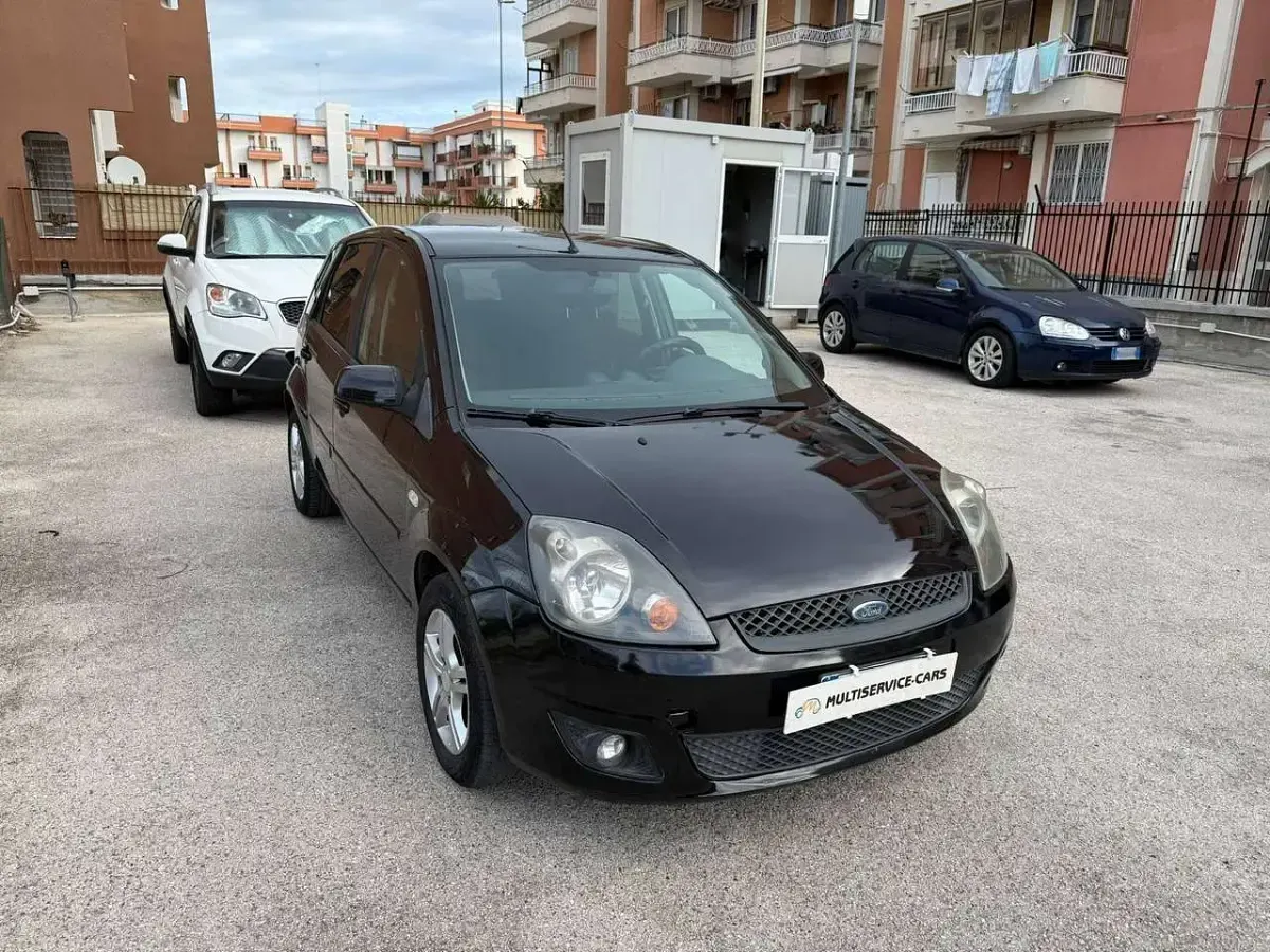 Usata Ford Fiesta Ghia 68 CV (50 kW) 2008 Nero Utilitaria