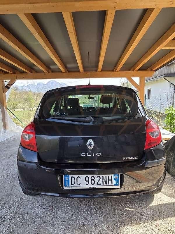 Usata Renault Clio III Luxe 86 CV (63 kW) 2006 Nero Berlina