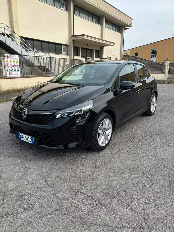 Usata Renault Clio V 101 CV (74 kW) 2025 Nero Berlina