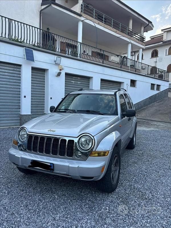 Usata Jeep Cherokee 163 CV (119 kW) 2005 SUV