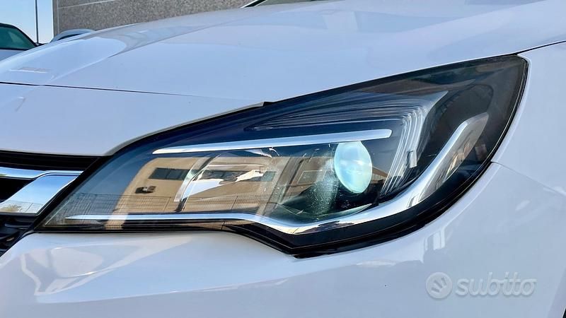 Usata Opel Astra Innovation 160 CV (117 kW) 2016 Bianco Berlina