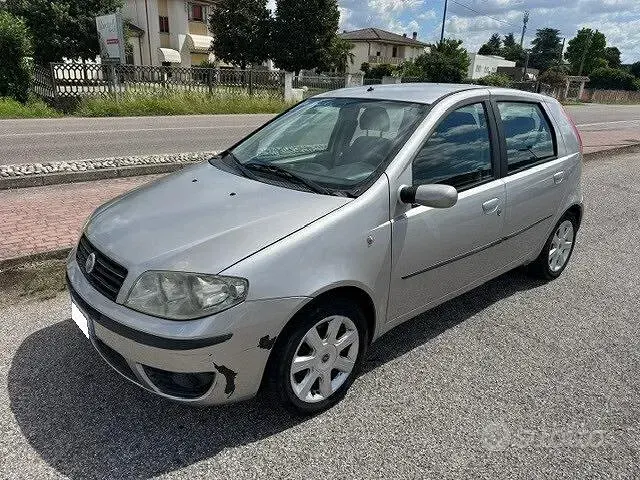 Usata Fiat Punto 80 CV (58 kW) 2004 Utilitaria