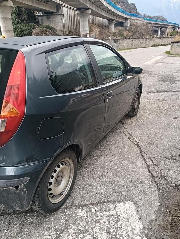 Usata Fiat Punto 60 CV (44 kW) 2001 Grigio Utilitaria
