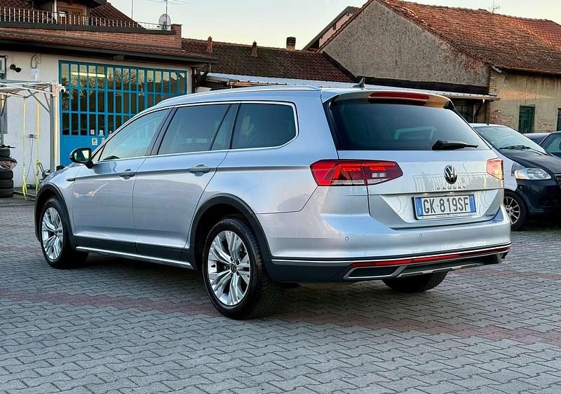 Usata VW Passat Alltrack 200 CV (147 kW) 2022 Argento Station wagon