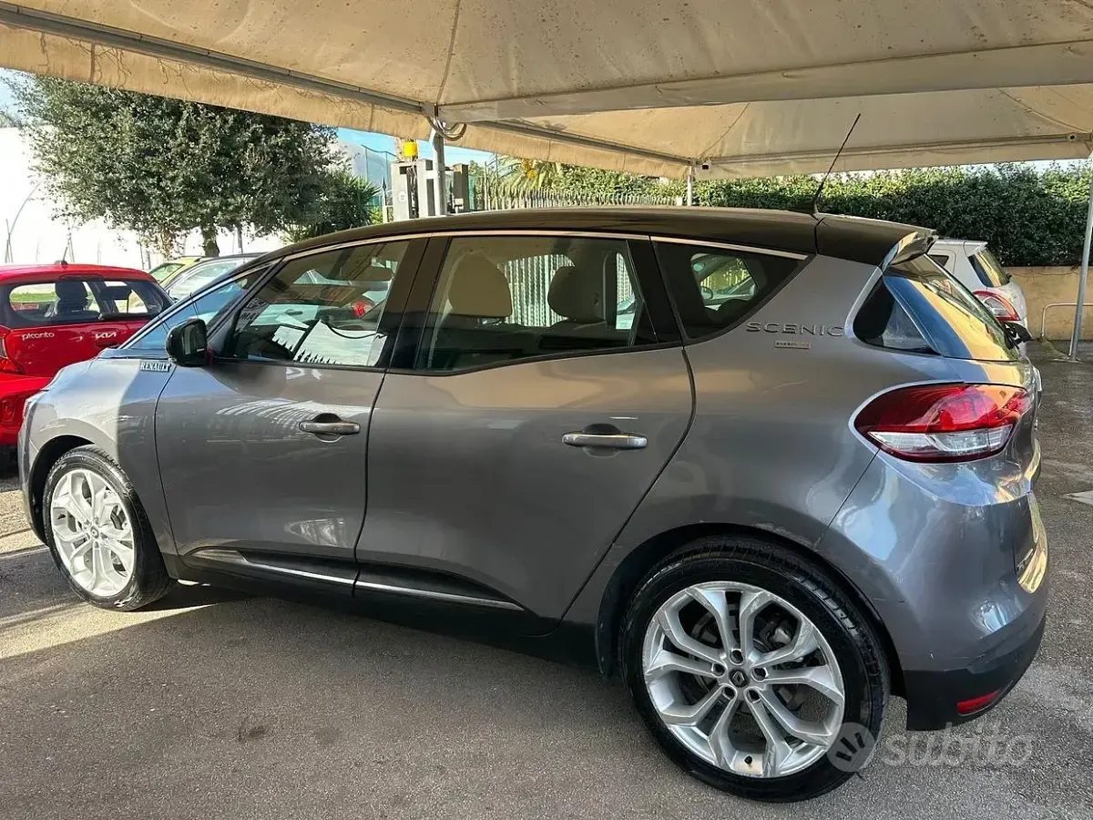 Usata Renault Scénic Initiale 120 CV (88 kW) 2019 Grigio Monovolume