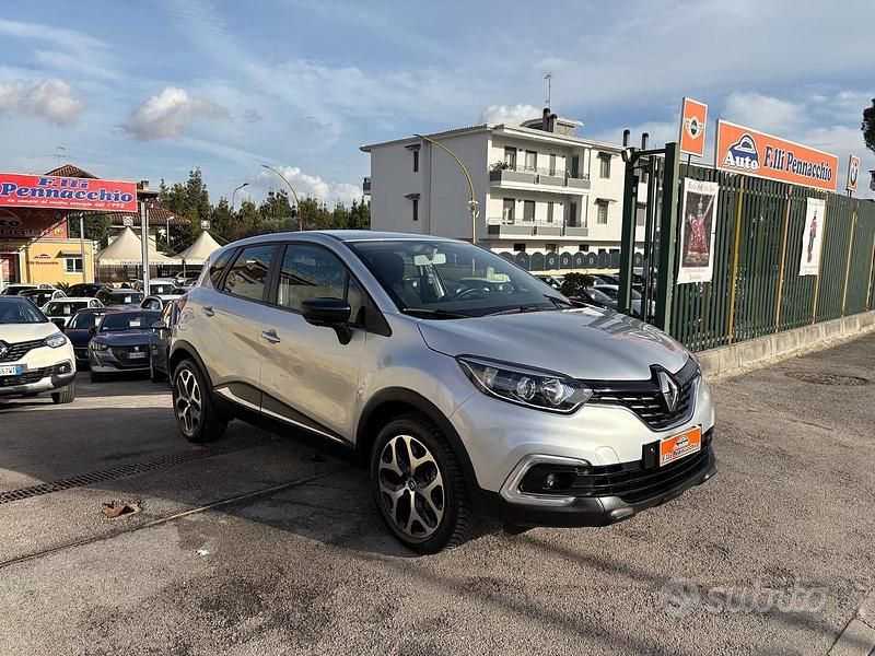 Grigio Usata 2018 Renault Captur SUV | 10.290 € (Buon prezzo) - Immagine 1/4